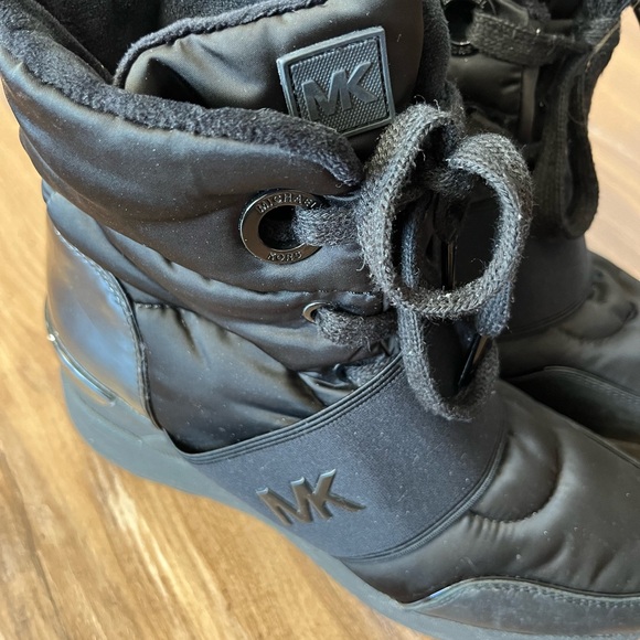 Michael Kors Ankle Booties Snow Winter Boots Black women’s 7 Fur Lined Wedge - Picture 2 of 5